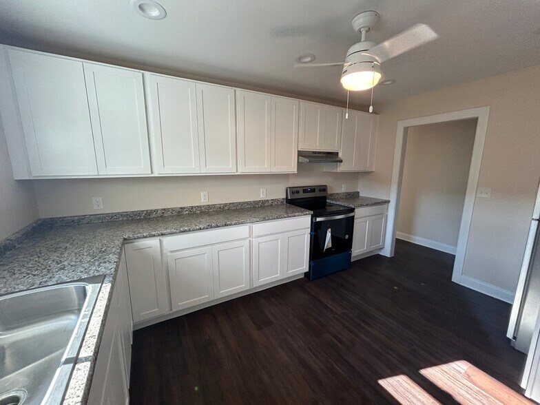 More Photos Of 924 Brookline Blvd, Pittsburgh Storefront Retail Residential For Lease