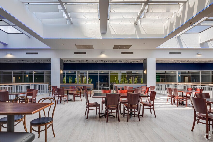 More Photos Of 1900 NW Expressway, Oklahoma City Office For Lease