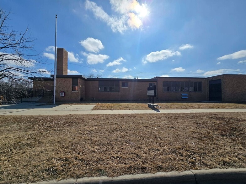 Primary Photo Of 613 Mulberry st, Yankton Specialty For Sale