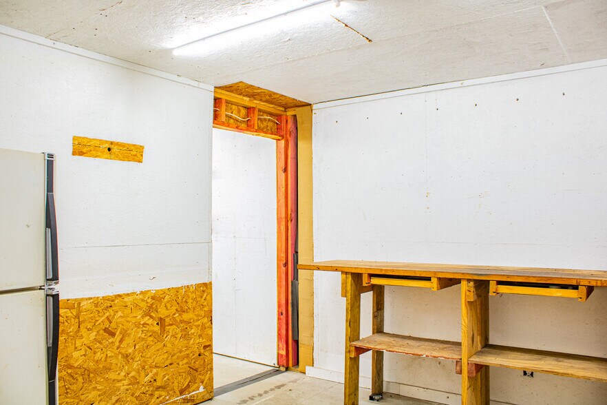 More Photos Of 33112 Rochen Rd, Waller Industrial For Sale