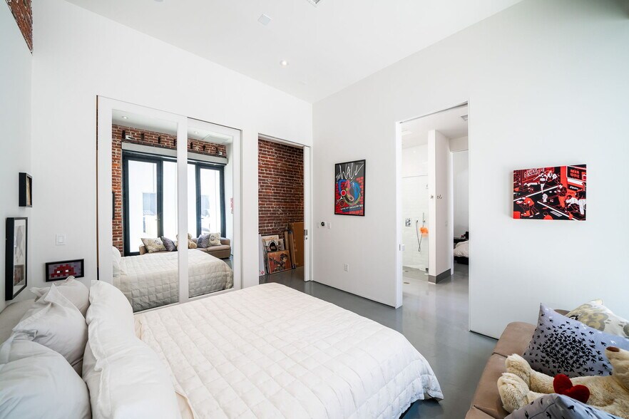 More Photos Of 1359 S Hope St, Los Angeles Warehouse For Sale