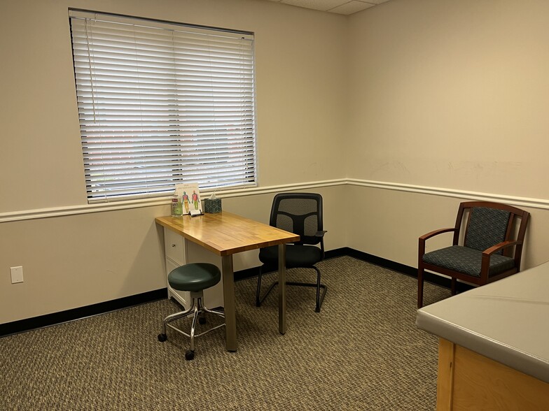 More Photos Of 1091 Pemberton Hill Rd, Apex Medical For Lease