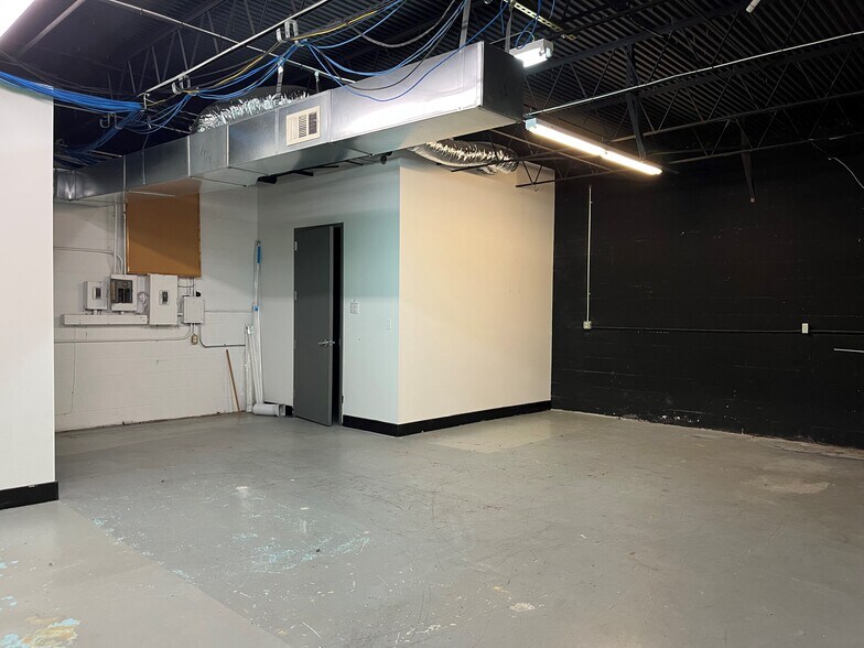 More Photos Of 1203 Nelle St, Tupelo Storefront For Lease