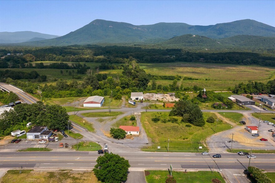 More Photos Of 806 N 3rd Ave, Chatsworth Office Residential For Sale