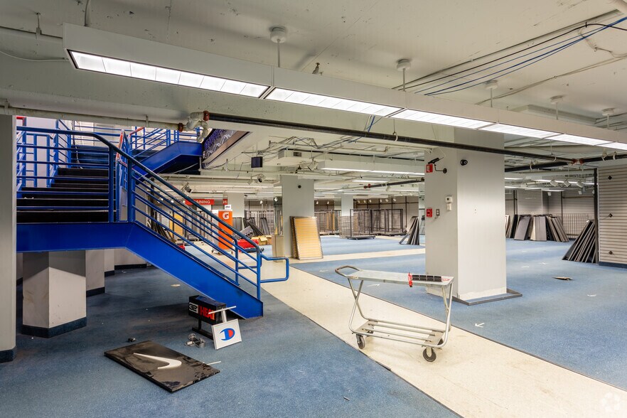 More Photos Of 7201 Wisconsin Ave, Bethesda Office For Lease