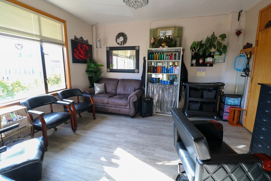 More Photos Of 320 Central Ave, Coos Bay Office For Sale