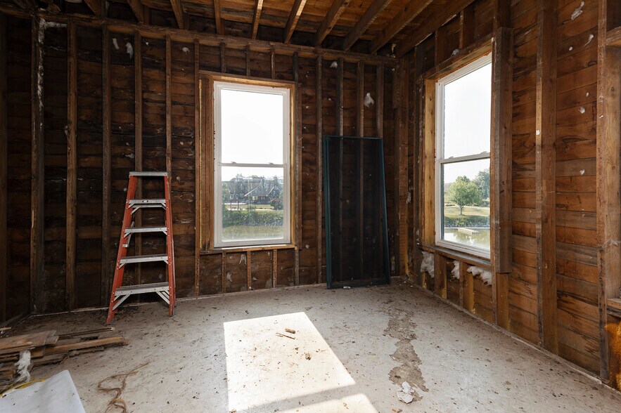 More Photos Of 200 W Milwaukee St, Jefferson Restaurant For Sale