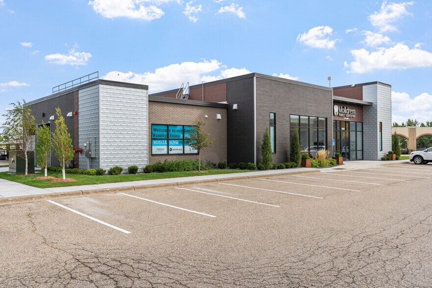 Primary Photo Of 18389 Orchard Trl, Lakeville Medical For Lease