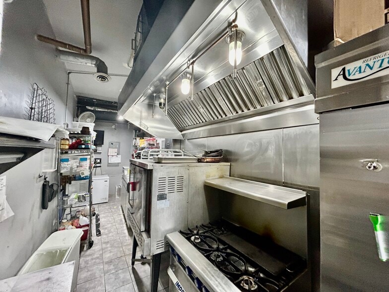 More Photos Of 3453 S Prairie Ave, Chicago Storefront Retail Residential For Lease