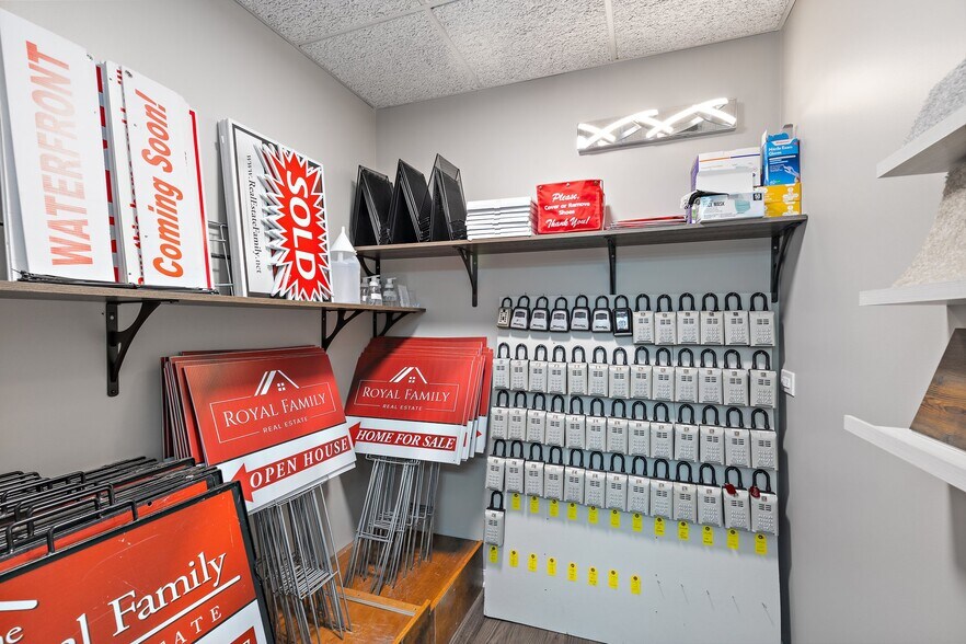 More Photos Of 1015-1025 W Wise Rd, Schaumburg Office For Sale