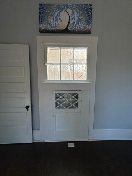 More Photos Of 62 Lee St, Jefferson Office For Sale