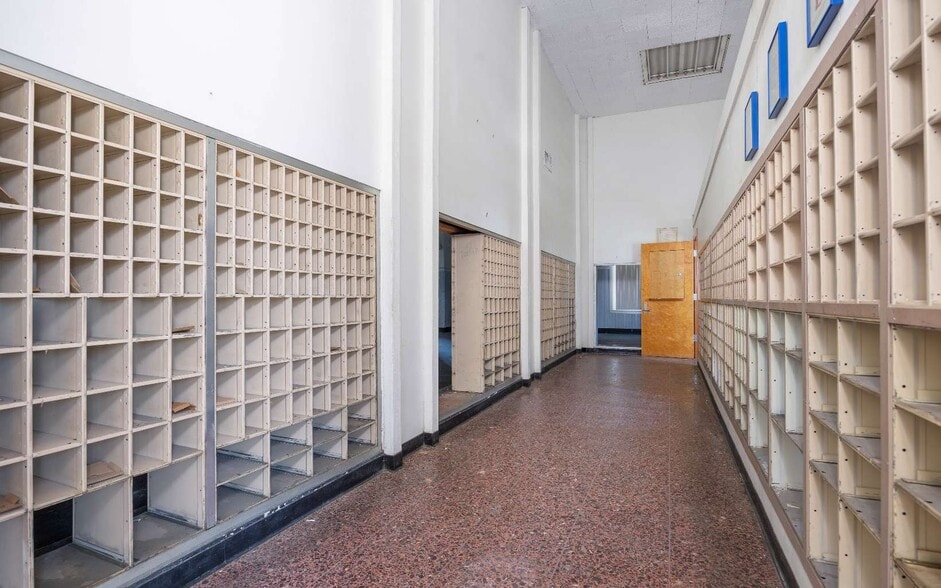 More Photos Of 400 S Ohio Ave, Live Oak Post Office For Sale