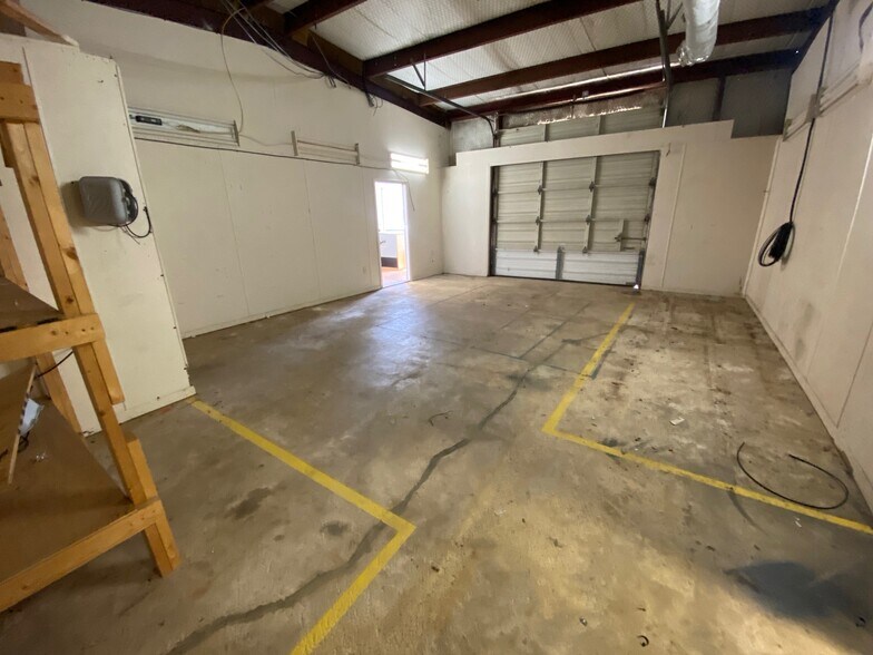 More Photos Of 13306 State Highway 110 S, Tyler Warehouse For Lease