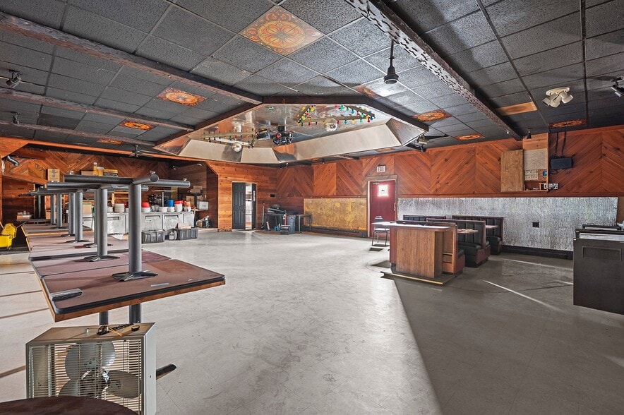 More Photos Of 1204 18th St, Two Rivers Bar For Sale