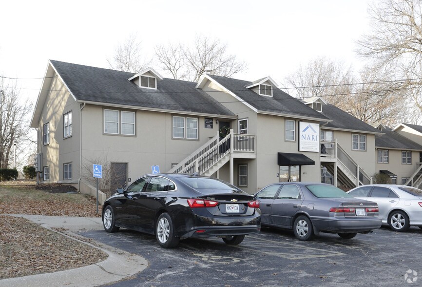 Primary Photo Of 8015 Shawnee Mission Pky, Merriam Office For Lease