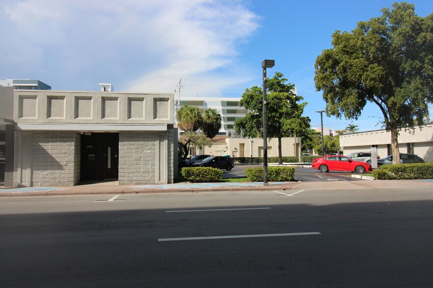Primary Photo Of 2025 Tyler St, Hollywood Office For Lease