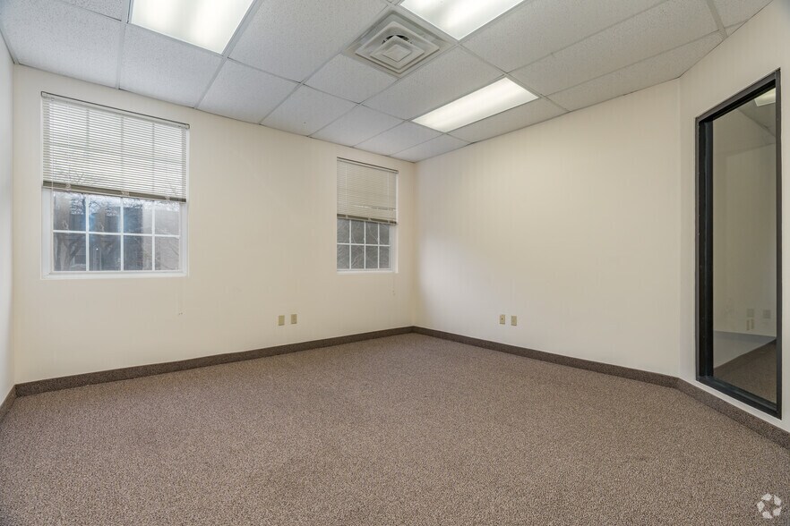More Photos Of 303 S Jupiter Rd, Allen Unknown For Lease