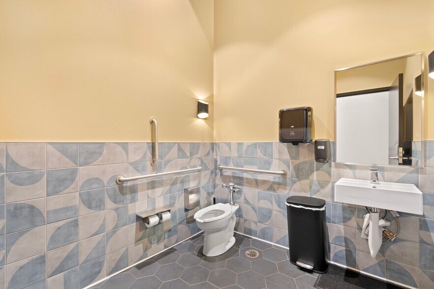 More Photos Of 360 Saint Peter St, Saint Paul Apartments For Lease