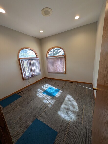 More Photos Of 1011 E Saint Maartens Dr, Saint Joseph Medical For Lease