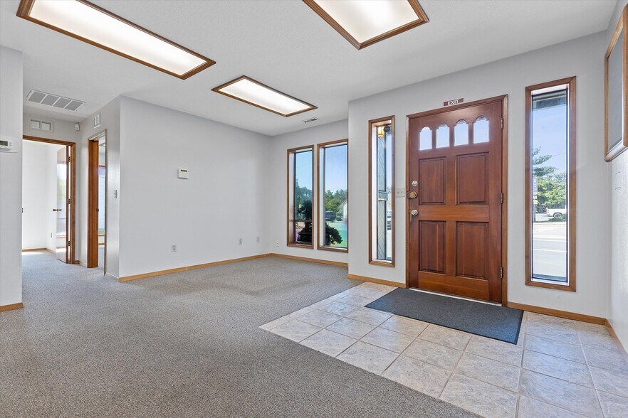 More Photos Of 1140 Ne Highway 101, Lincoln City Office For Sale