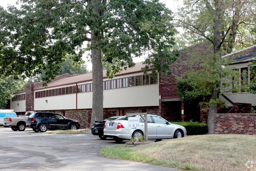 More Photos Of 2346 S Lynhurst Dr, Indianapolis Office For Lease