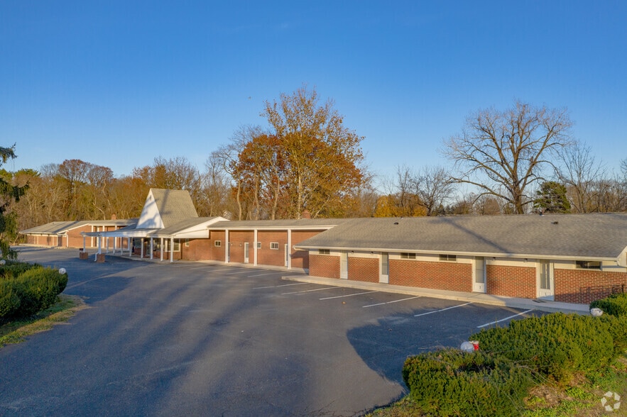 More Photos Of 1043 US Highway 206, Bordentown Hotel For Sale