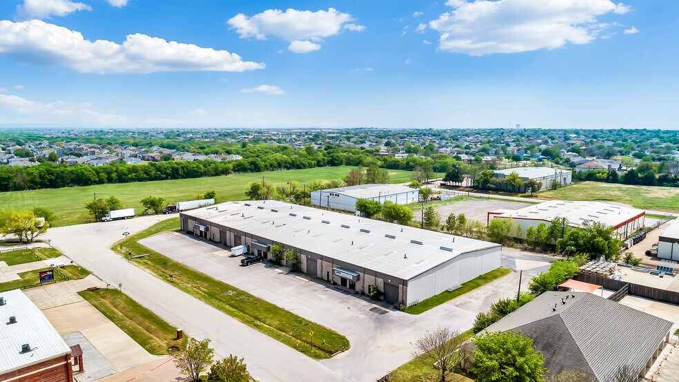 More Photos Of 1000-1008 N Commercial Blvd, Arlington Warehouse For Lease