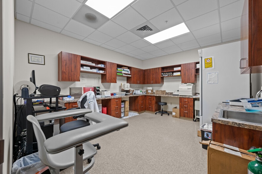 More Photos Of 1207 N Houston Ave, Humble Healthcare For Sale