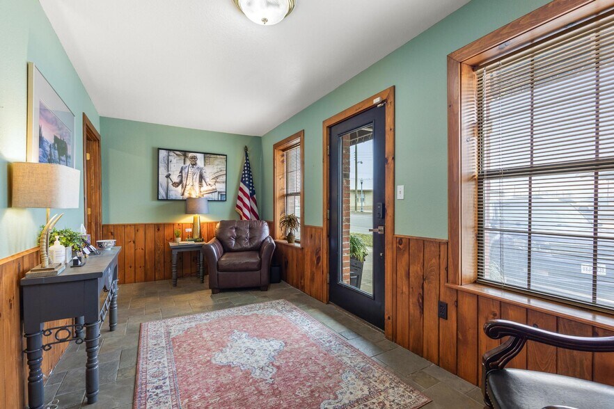 More Photos Of 211 N Main St, Bonham Office Residential For Sale