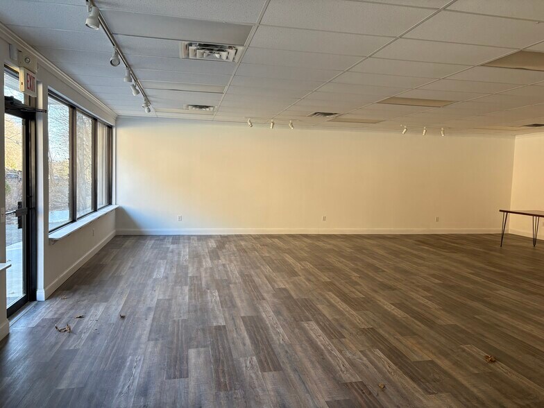 More Photos Of 197 Ethan Allen Hwy, Redding Storefront Retail Office For Lease