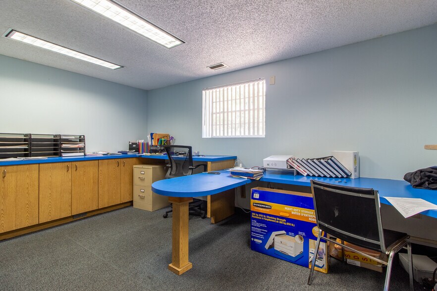 More Photos Of 310 Cypress Rd, Ocala Manufacturing For Sale