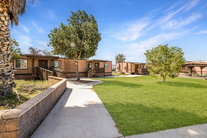 More Photos Of 9904 Bloomington Ave, Bloomington Schools For Lease