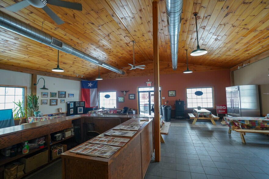 More Photos Of 286 Old Route 15, Cambridge Showroom For Sale