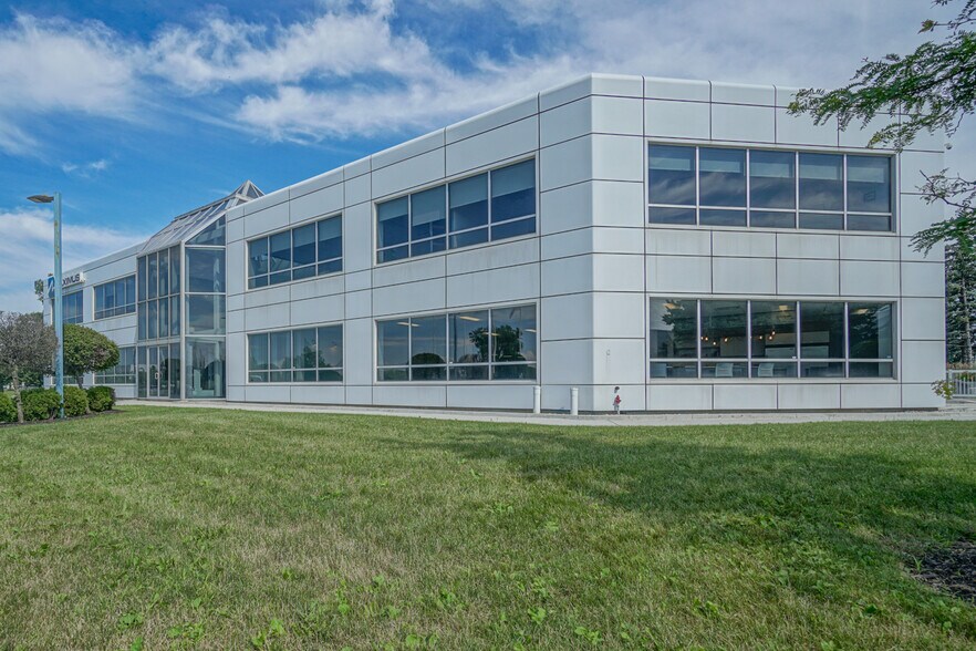 More Photos Of 1250 Rue Marie-Victorin, St-Bruno-de-Montarville Office For Sale