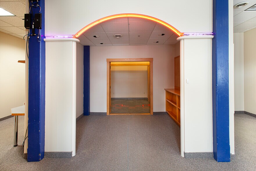 More Photos Of 320 Riverside Dr, Florence Office For Sale