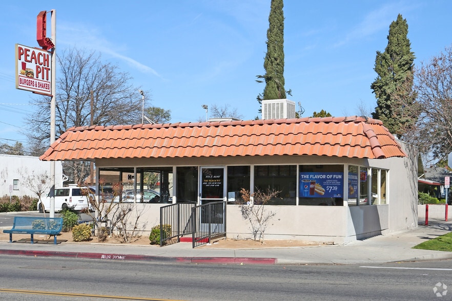 Primary Photo Of 555 E Olive Ave, Fresno Fast Food For Sale
