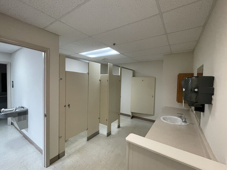 More Photos Of 130 E Burr Blvd, Kearneysville Office For Lease