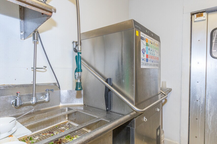 More Photos Of 122 W Whitner St, Anderson Restaurant For Lease