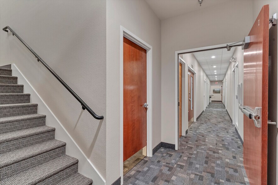 More Photos Of 925-935 Commercial St SE, Salem Medical For Lease