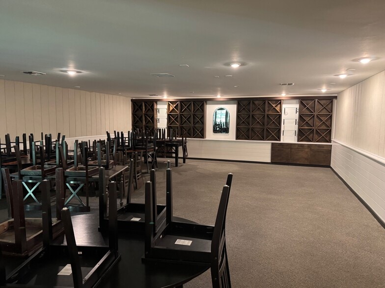 More Photos Of 1505 E Portland Rd, Newberg Restaurant For Lease