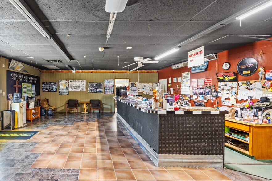 More Photos Of 1308 N Austin, Seguin Freestanding For Lease
