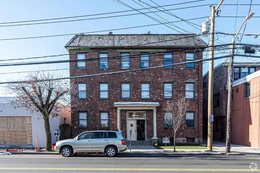 Primary Photo Of 203 Willis Ave, Mineola Apartments For Sale