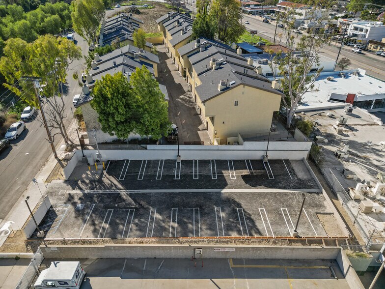 More Photos Of 22837 Ventura Blvd, Woodland Hills Office For Lease