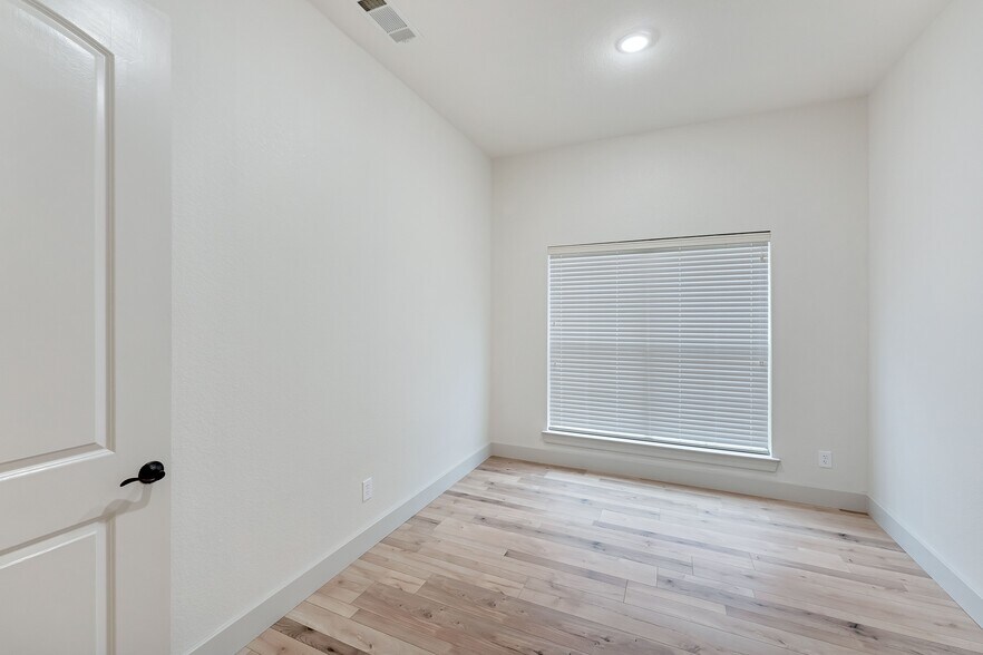 More Photos Of 8201 Mid Cities Blvd, North Richland Hills Office For Sale