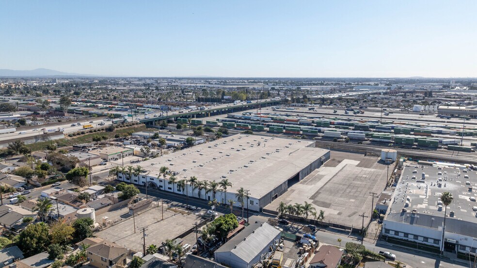 Primary Photo Of 4542 Dunham St, Commerce Warehouse For Lease