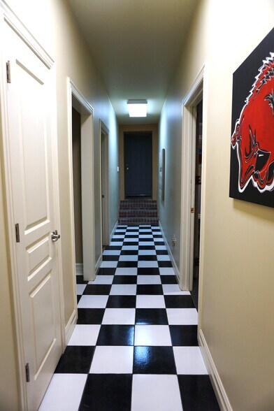 More Photos Of 404 S Main St, Jonesboro Office For Sale