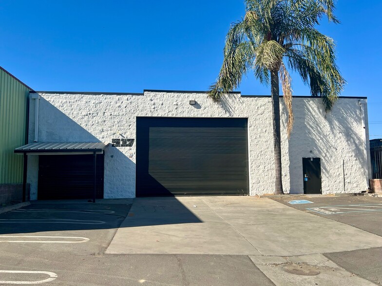 Primary Photo Of 917 Paradise Rd, Modesto Warehouse For Sale