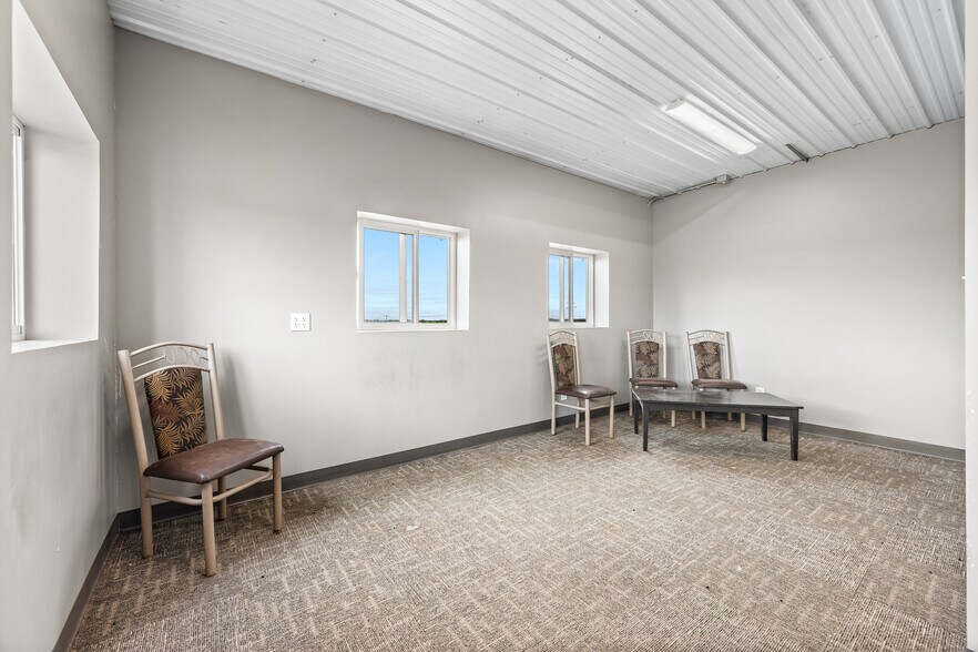 More Photos Of 3807 9th St, Lloydminster Warehouse For Sale