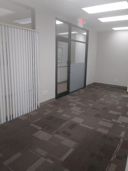 More Photos Of 498 Inman Ave, Colonia Office For Lease