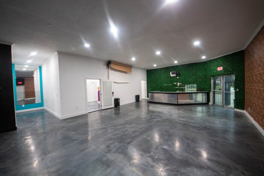 More Photos Of 4202 Canal St, Houston Freestanding For Lease